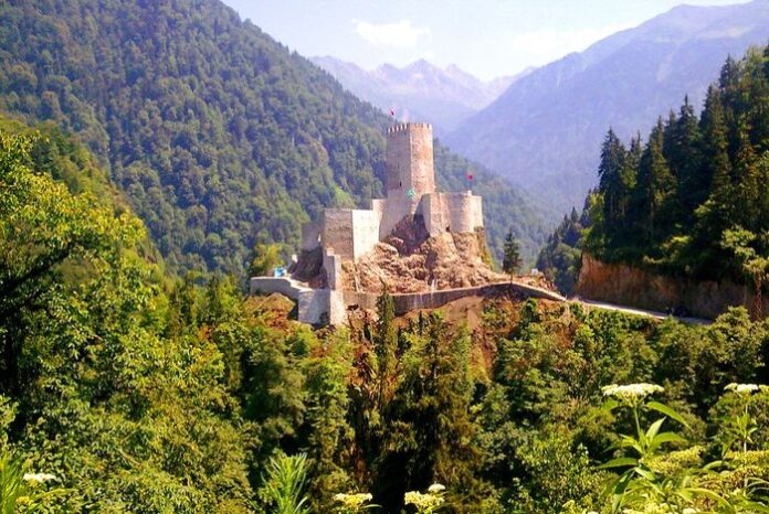 File source: http://commons.wikimedia.org/wiki/File:Zil_Kalesi.jpeg