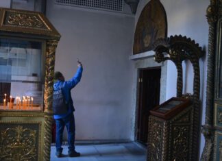 Hercules Gives His Sons Symbols of Strength